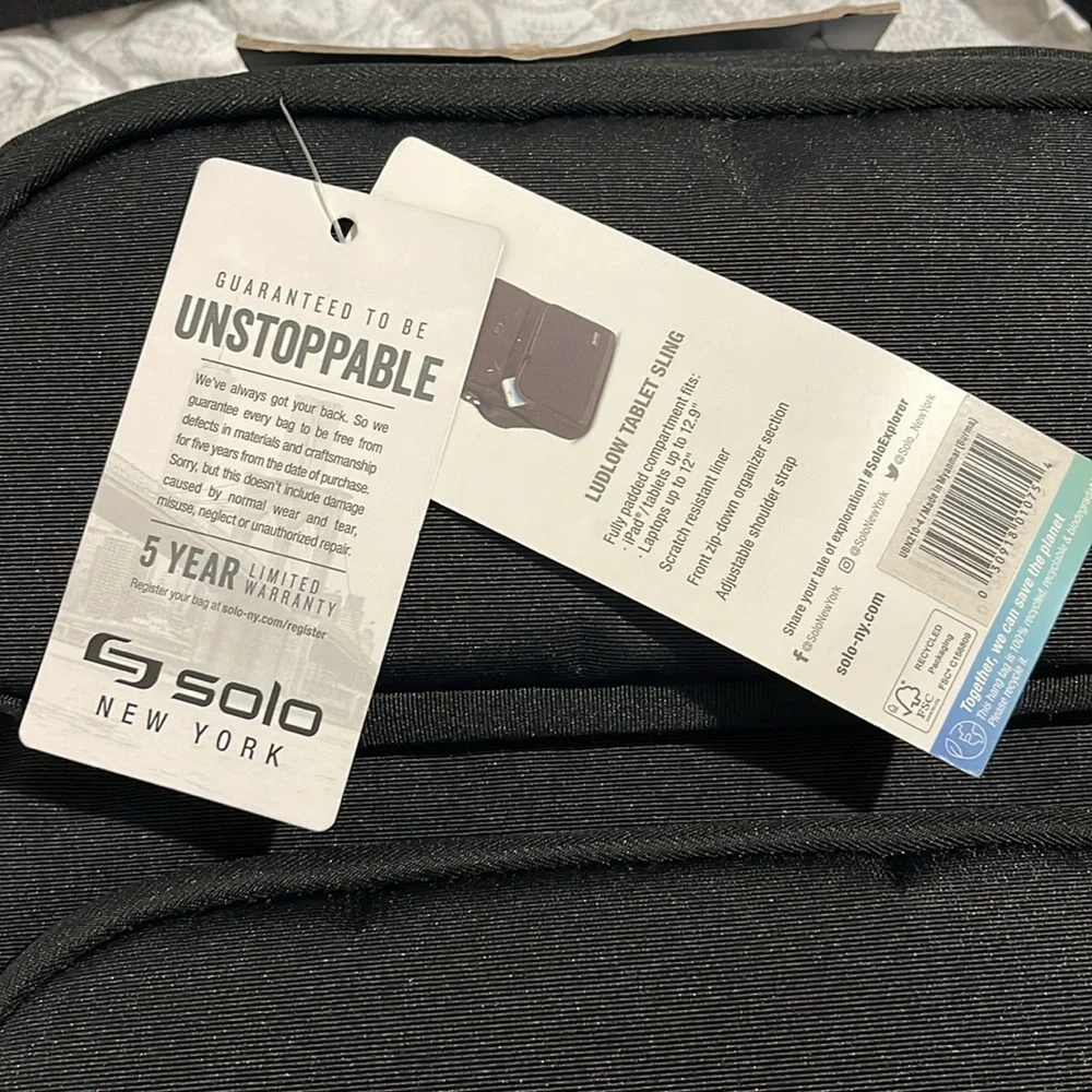 - Solo New York tablet sling
